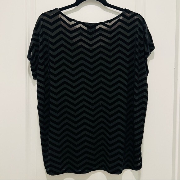 Bobeau Black Zig Zag Velvet Burnout Short Sleeve Boxy Blouse Women's Sz. Medium - Picture 4 of 6